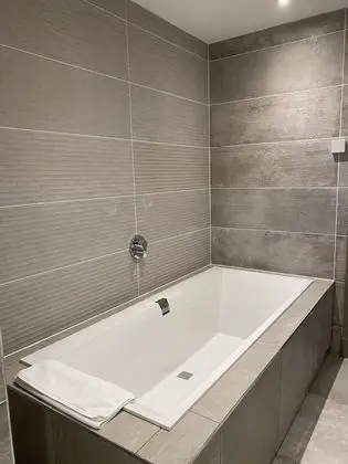 Deluxe Tek Büyük Yataklı Oda, Özel Banyo, Zemin Kat (Room 2)