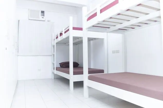 Ortak Ranzalı Oda, 1 Tek Kişilik Yatak