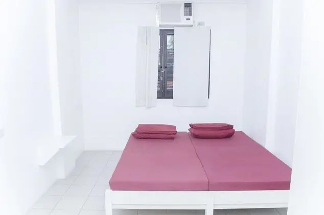 Ortak Ranzalı Oda, 1 Tek Kişilik Yatak