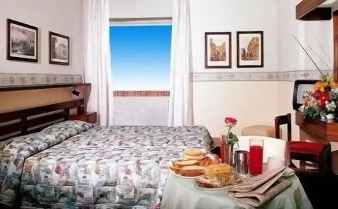 Standard Tek Büyük Yataklı Oda