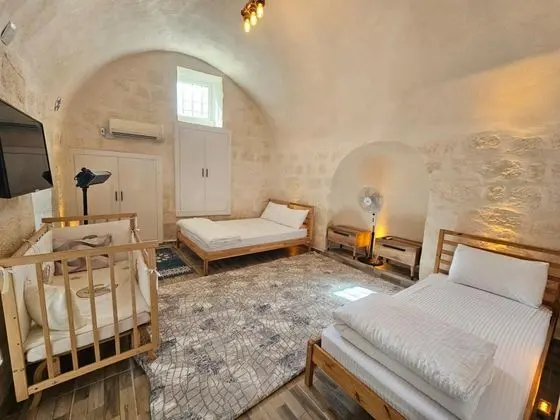 Taş Konak,Avlu Manzaralı,Balkonlu