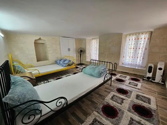Taş Konak,Avlu Manzaralı,Balkonlu