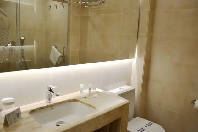 Individual planta baja con terraza, jardín y piscina
