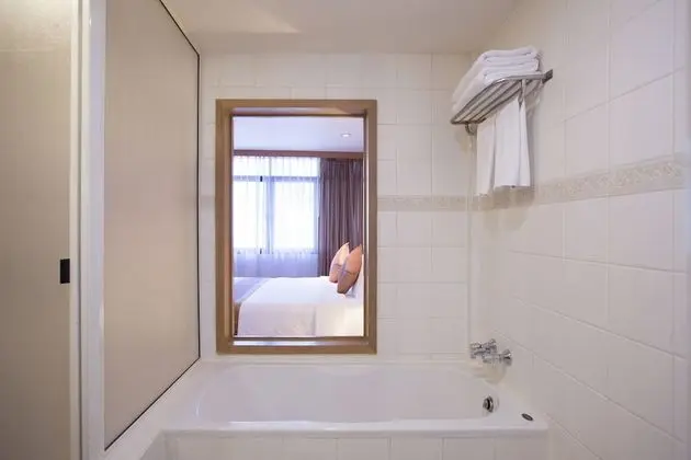Corner Suite