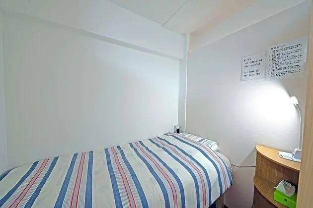 Oda, 1 Tek Kişilik Yatak, Ortak Banyo