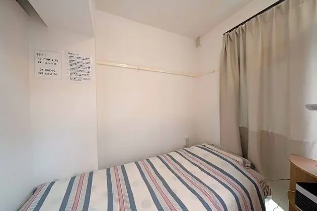 Oda, 1 Tek Kişilik Yatak, Ortak Banyo