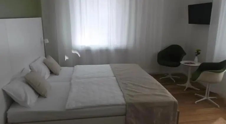 Standard Tek Büyük Yataklı Oda