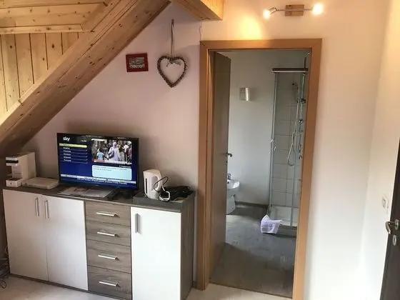 Büyük Yataklı Tek Kişilik Oda