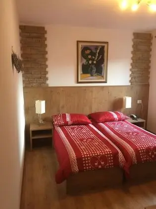 Büyük Yataklı Tek Kişilik Oda