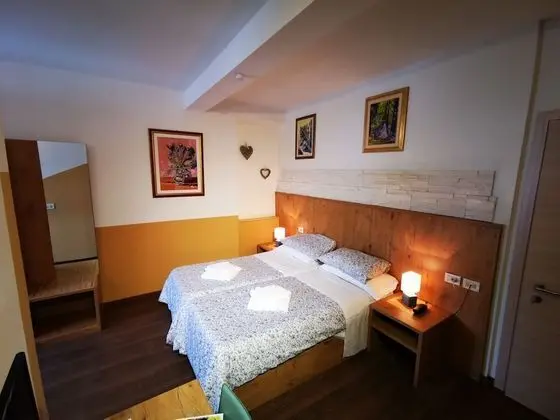 Büyük Yataklı Tek Kişilik Oda