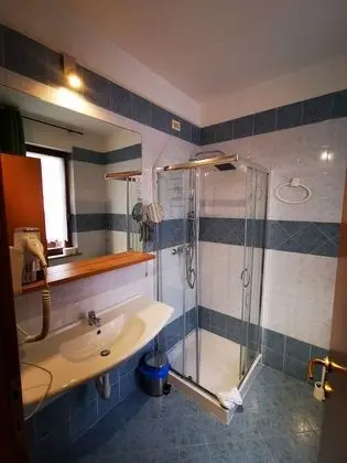 Büyük Yataklı Tek Kişilik Oda