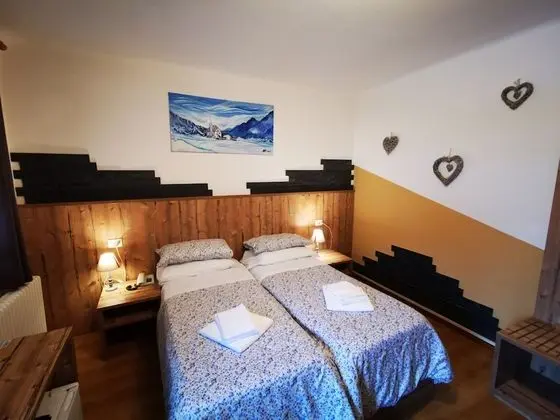 Comfort Tek Büyük veya İki Ayrı Yataklı Oda