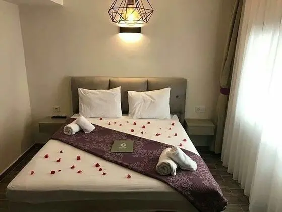 Çift Kişilik Kara Manzaralı