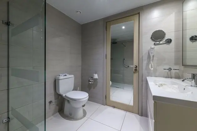 Tek Büyük veya İki Ayrı Yataklı Oda, Havuz Manzaralı