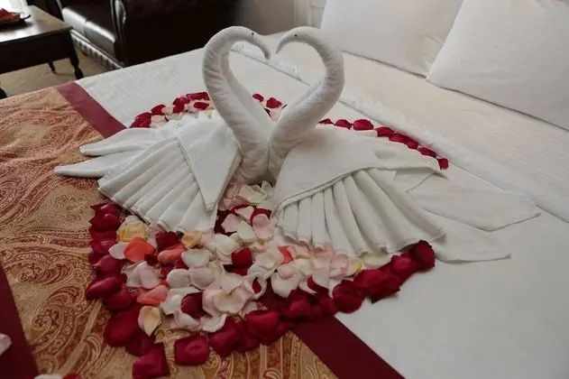 Deluxe Honeymoon