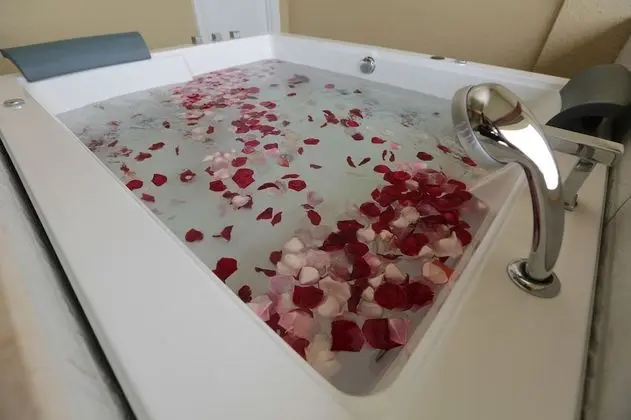 Deluxe Honeymoon