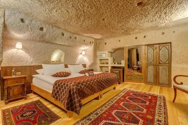 Deluxe Cave