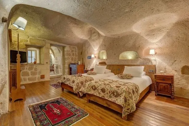 Deluxe Cave Room