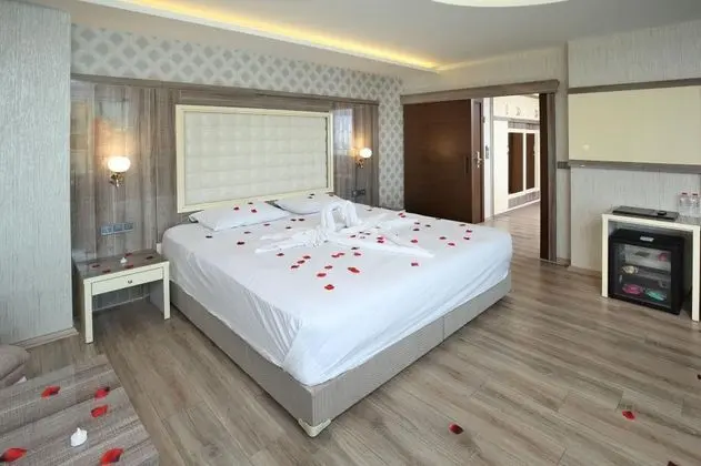Suite, Göl Manzaralı, Jakuzili