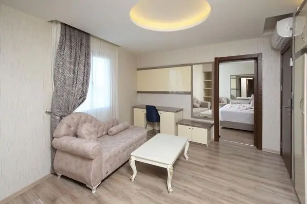 Suite, Göl Manzaralı, Jakuzili