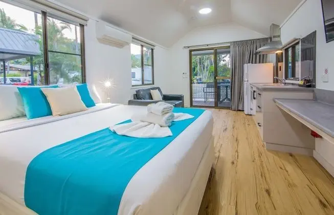 Stand Alone Cabin, 1 bedroom, kitchenette, balcony, non-smoking
