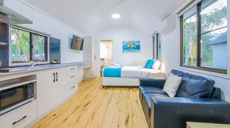 Stand Alone Cabin, 1 bedroom, kitchenette, balcony, non-smoking
