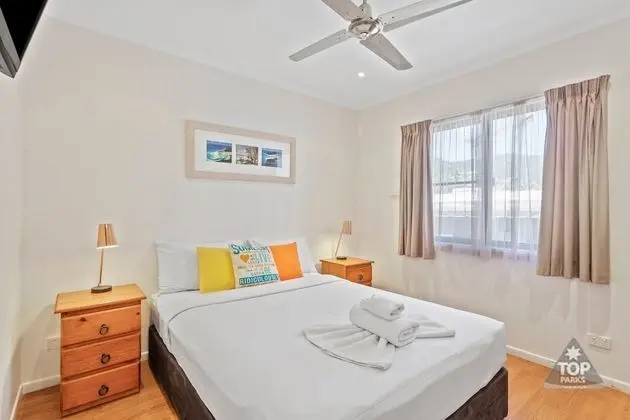 Tropical Villa, 2 bedrooms (queen and 2 singles), kitchen, non smoking