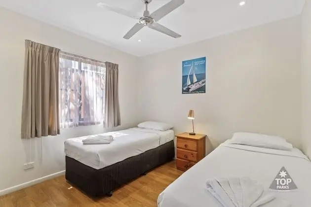 Tropical Villa, 2 bedrooms (queen and 2 singles), kitchen, non smoking