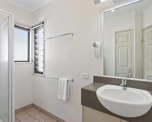 Tropical Villa, 2 bedrooms (queen and 2 singles), kitchen, non smoking