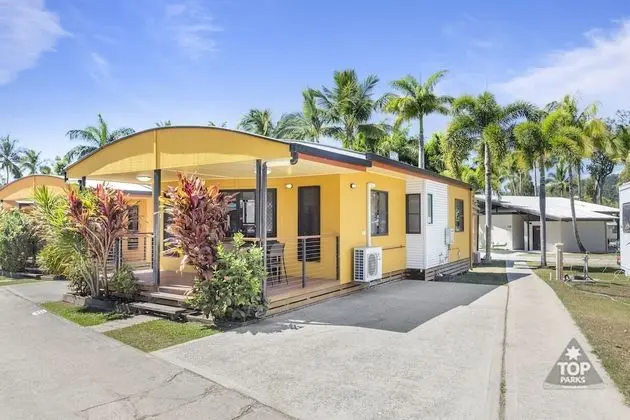 Tropical Villa, 2 bedrooms (queen and 2 singles), kitchen, non smoking