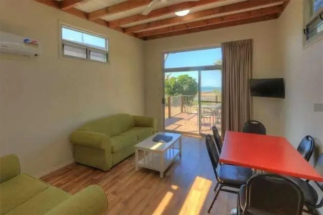 Kulübe (Waterfront 2BR)