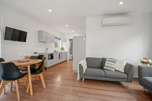 Kulübe, Koy Manzaralı (Sleeps 6)