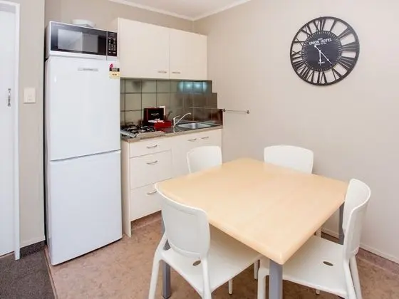 Apart Daire, 2 Yatak Odası, Küçük Mutfak (Self Contained 8 Berth)