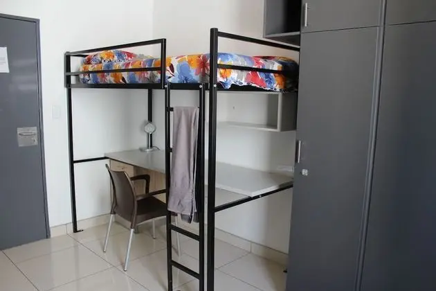 Ortak Ranzalı Oda, Sadece erkekler için, Sigara İçilmez