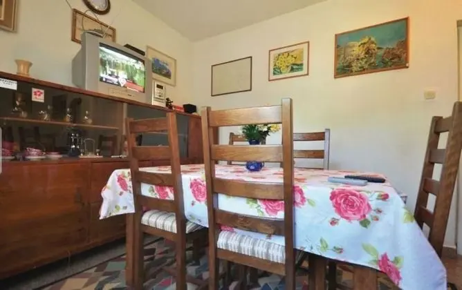 Villa (Two-Bedroom Villa with Terrace and Se)