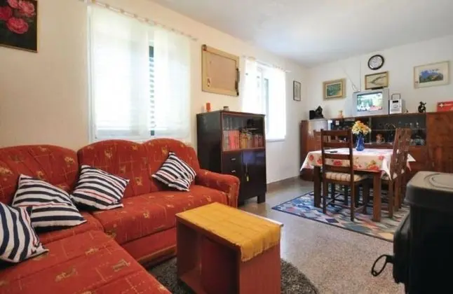 Villa (Two-Bedroom Villa with Terrace and Se)