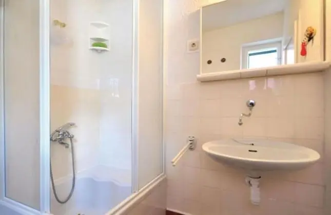 Villa (Two-Bedroom Villa with Terrace and Se)