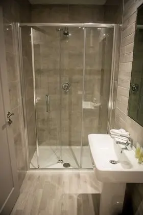 Tek Büyük Yataklı Oda, Özel Banyo