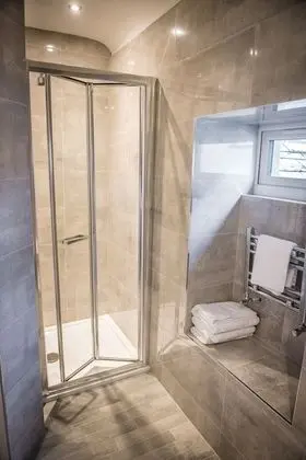 Üç Kişilik Oda, Özel Banyo