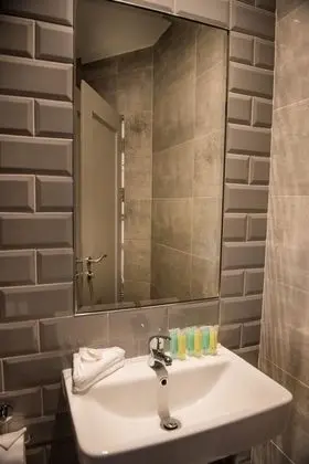 Üç Kişilik Oda, Özel Banyo