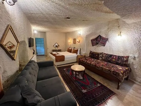 Aile Suiti,    , Jakuzili