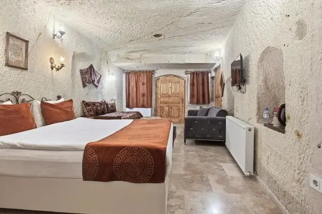 Aile Suiti,    , Jakuzili
