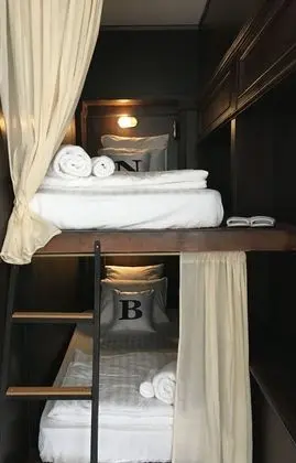 Mixed Dormitory with Shared Bathroom