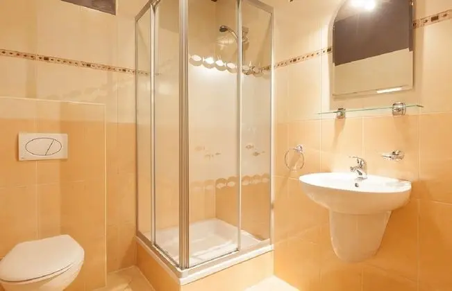 Üç Kişilik Oda (Nr 1)