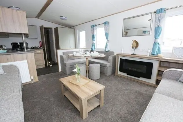 8 Berth Luxury Caravan, Hot Tub Pet Free