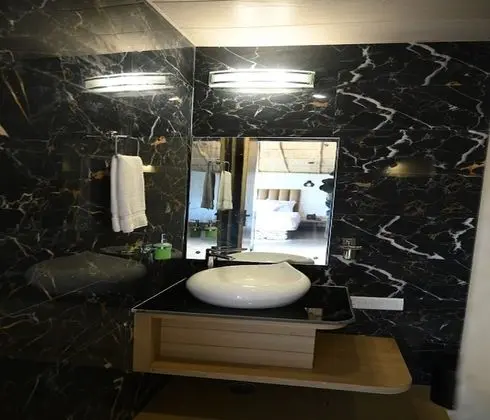 Luxury Oda