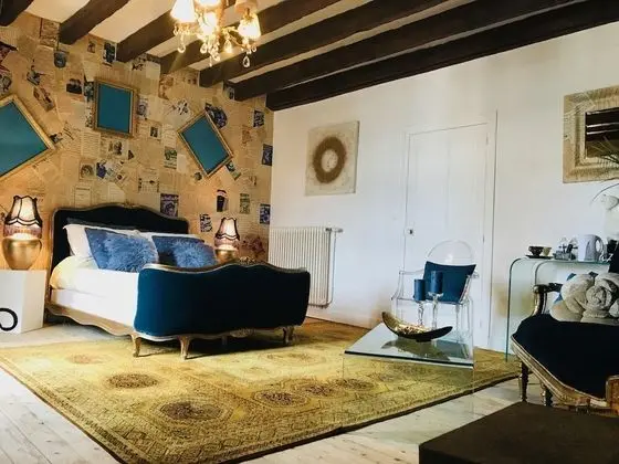 Tek Büyük Yataklı Oda, Avlu Manzaralı (Folie de Ginette)