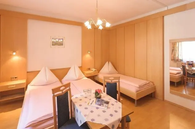 Üç Kişilik Oda