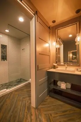 Deluxe Oda, 1 En Büyük (King) Boy Yatak