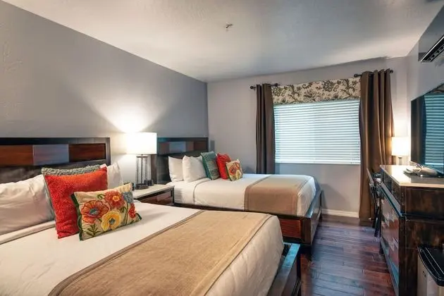 Deluxe Oda, 2 Büyük (Queen) Boy Yatak